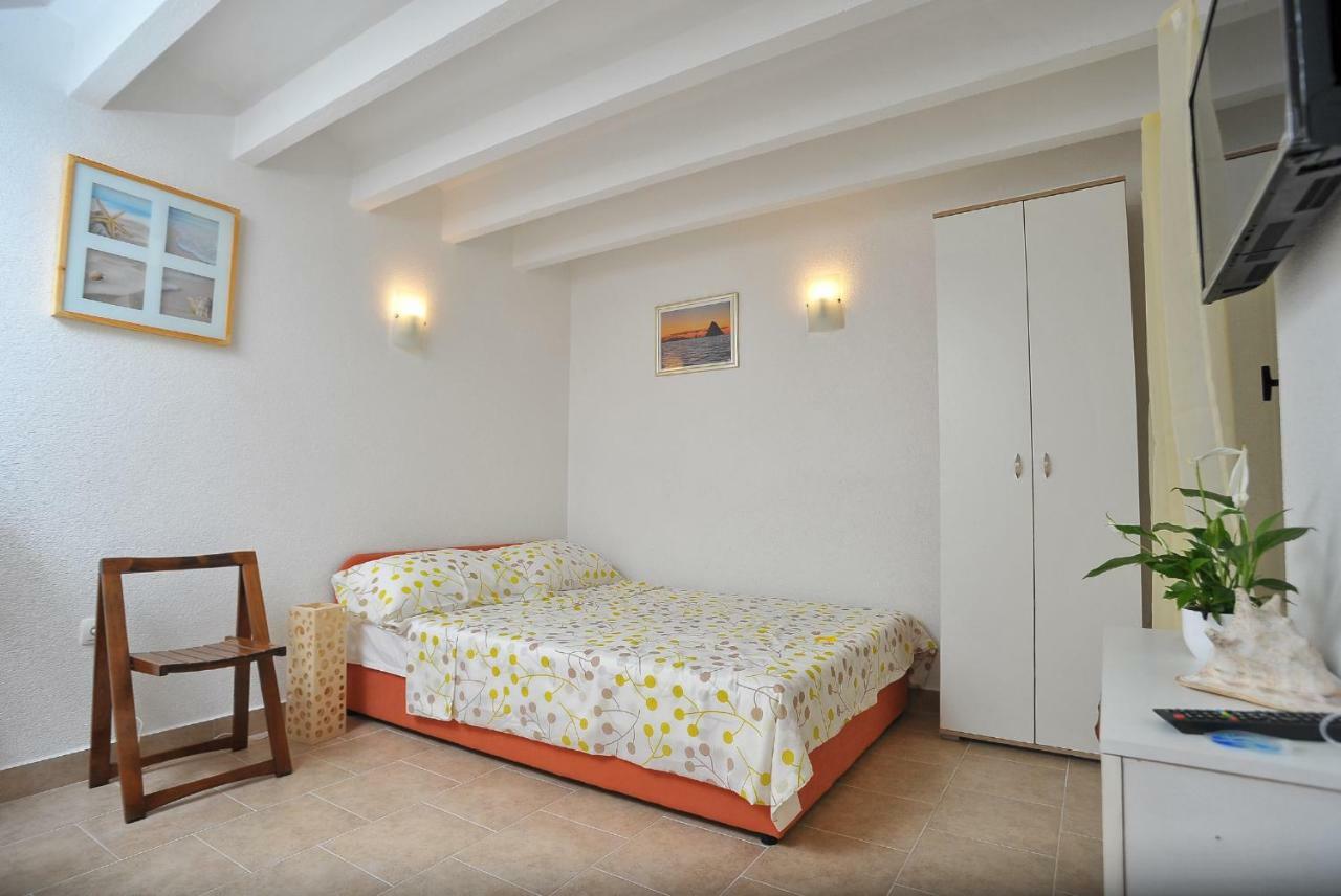 Apartments Sonia & Ana Trogir Extérieur photo